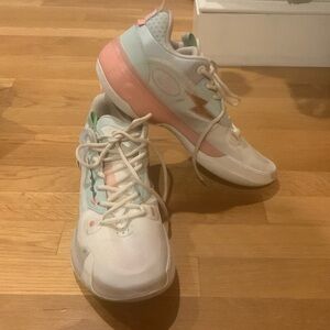 LI - NING VALENTINE’S DAY  BASKETBALL SHOE size 11